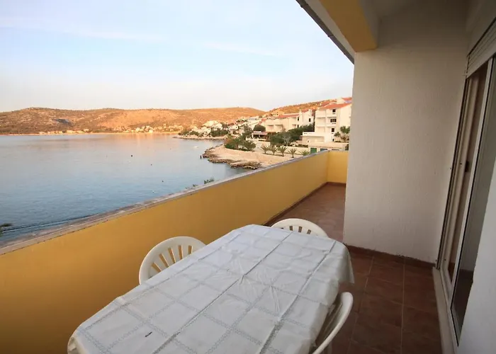 By The Sea Razanj, - 7517 * ロゴズニッツァ